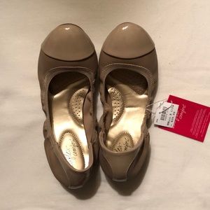 Dexflex Comfort (Payless) flats nude NWT